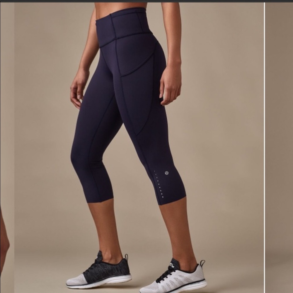Lululemon navy fast & free crops size 12 navy blue